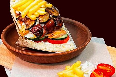 Дёнер со свининой и жареными овощами