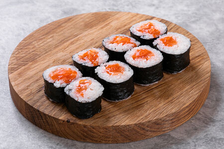 Ролл с лососем