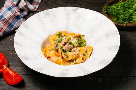 Паста с тунцом в томатно-сливочном соусе