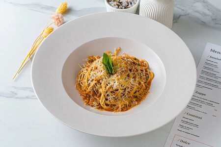 Спагетти в соусе болоньезе