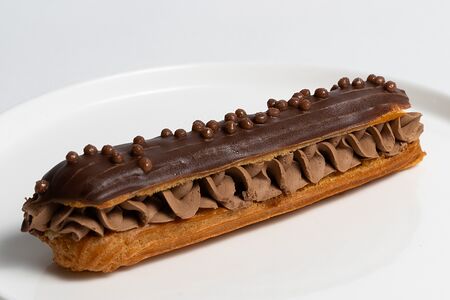 Эклер Шоколад-маракуйя