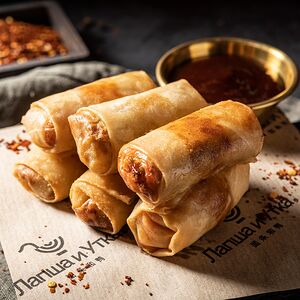 Спринг-роллы с уткой по-пекински и овощами с соусом