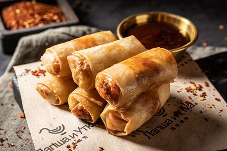 Спринг-роллы с уткой по-пекински и овощами с соусом