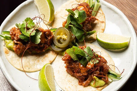 Тако с говяжьими щёчками