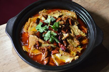 Говяжий желудок в остром бульоне