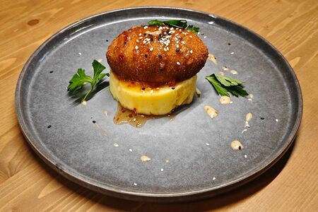 Котлета по-киевски с картофельным пюре