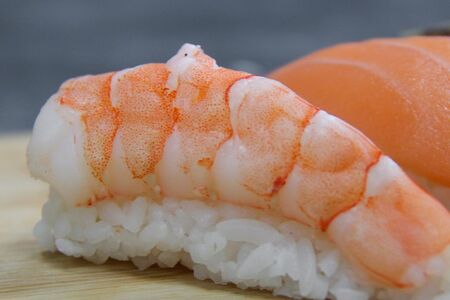 Суши с креветкой