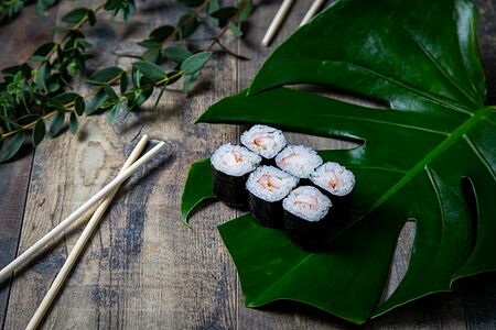 Роллы с креветкой