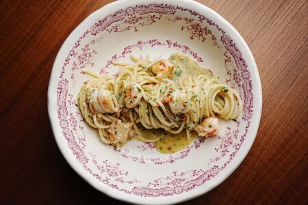 Спагетти alio olio с креветкой