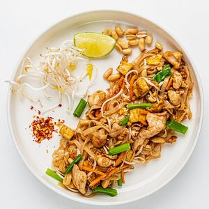 Лапша рисовая Пад тай с куриным филе