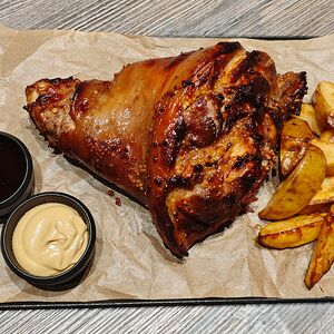 Рулька свиная запечённая 