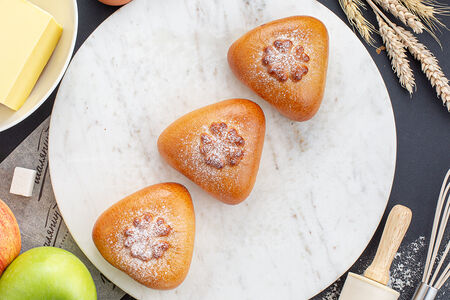 Пирожок с яблоком 