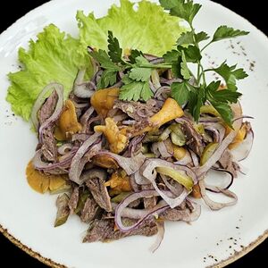 Салат Мясной с говядиной и грибами (новинка)
