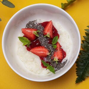 Рисовая с томленой вишней и ягодами