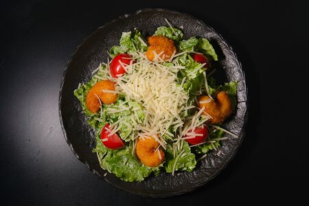 Цезарь с креветками 