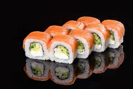 Ролл Филадельфия с огурцом 