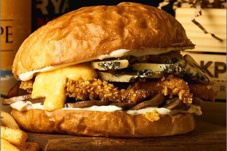 Крафт & Бургер с хрустящей индейкой, грибами и дорблю