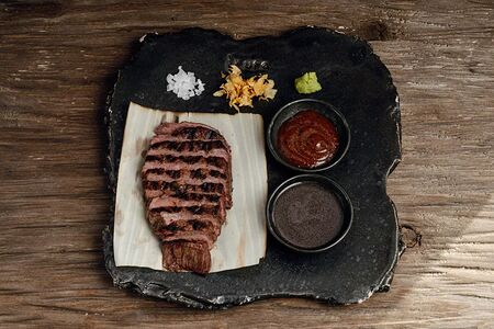 Филе Миньон Россия с трюфельным и перечным соусом