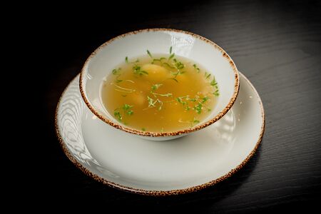 Куриный суп с яичной лапшой 