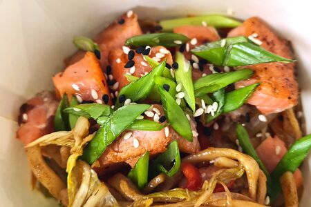 Удон с лососем