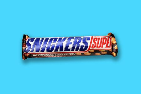 Шоколадный батончик Snikers