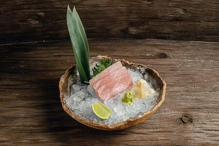 Сашими Брюшко тунца