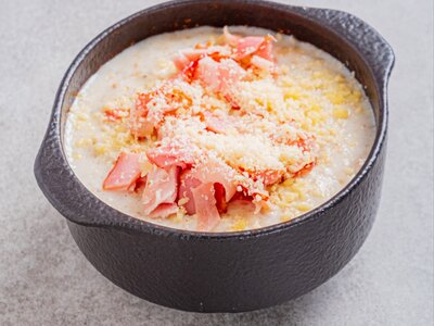 Каша овсяная с беконом и сыром пармезан