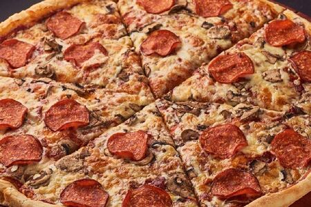 Пицца пепперони целая