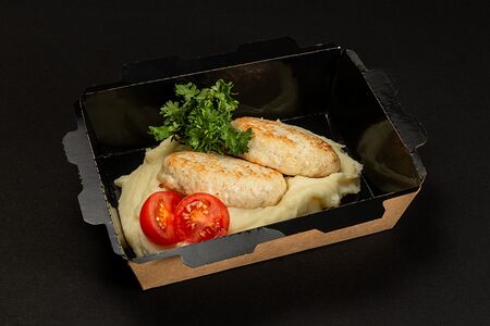 Пюре картофельное с куриными котлетками