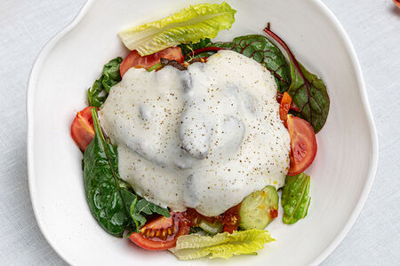 Салат с говядиной и эспумой из пармезана