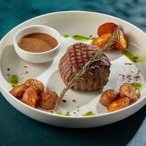 Филе-миньон с перечным соусом