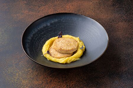 Котлеты по-деревенски с картофельным пюре