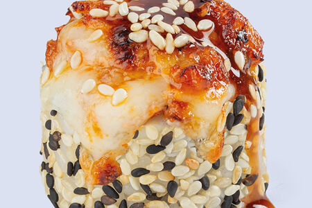 Запечённый ролл с угрём и тамаго