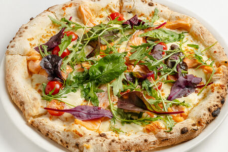 Пицца с лососем и маскарпоне