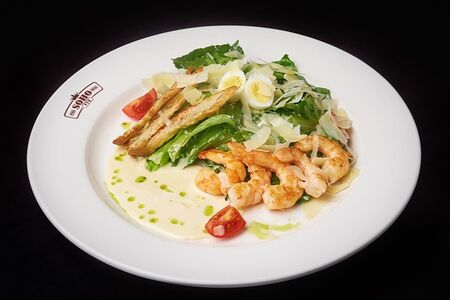 Салат Цезарь с креветками