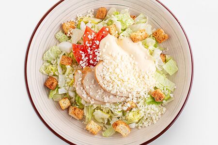 Салат Цезарь с курицей домашнего копчения