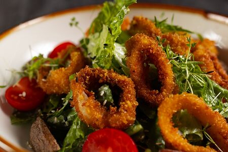 Теплый салат с кальмаром