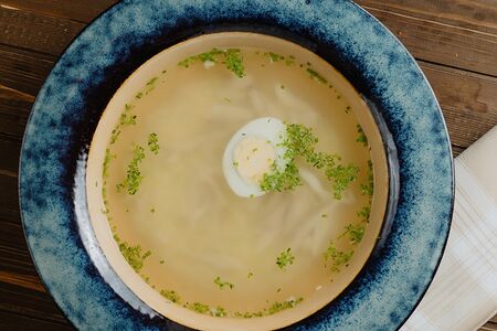 Куриный бульон, кукурузная лапша