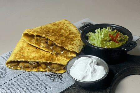 Кесадилья с курицей 