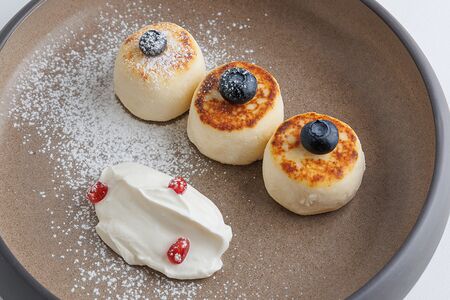 Сырники с топпингом на выбор