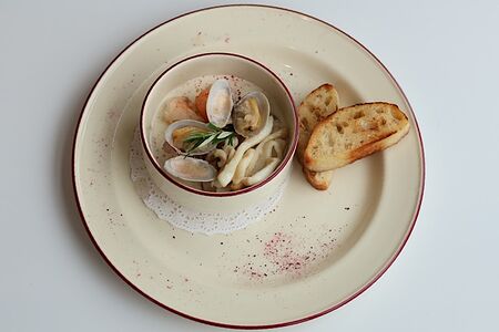 Морепродукты в сливочном соусе 