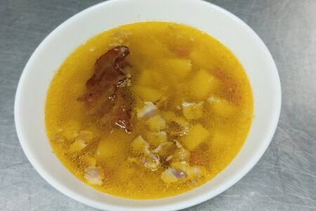 Суп картофельно-гороховый с беконом