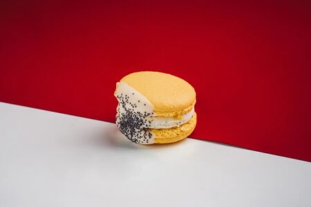 Макаронс манго-маракуйя