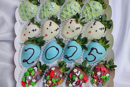 Набор клубники в шоколаде Новый год 2025 (2)