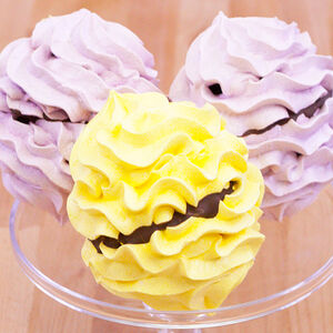 Воздушное разноцветное пирожное