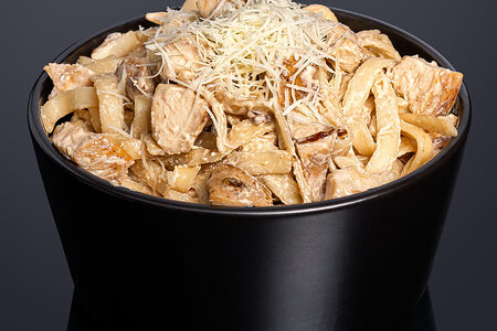 Удон с курицей под сливочным соусом