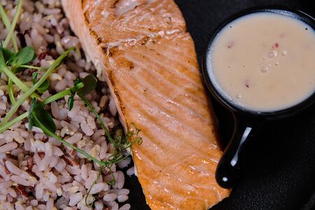 Лосось с диким рисом