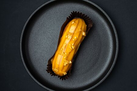 Эклер медовый