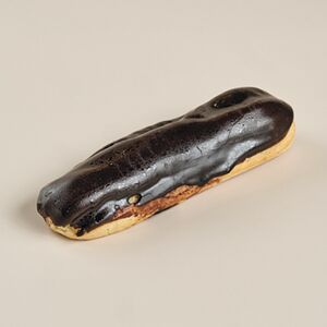 Эклер шоколадный