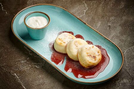 Сырники со сметаной